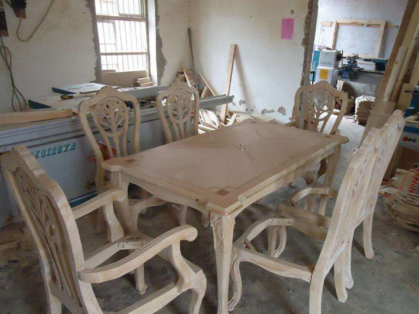 餐桌餐椅通过济南雕刻机进行数控雕刻